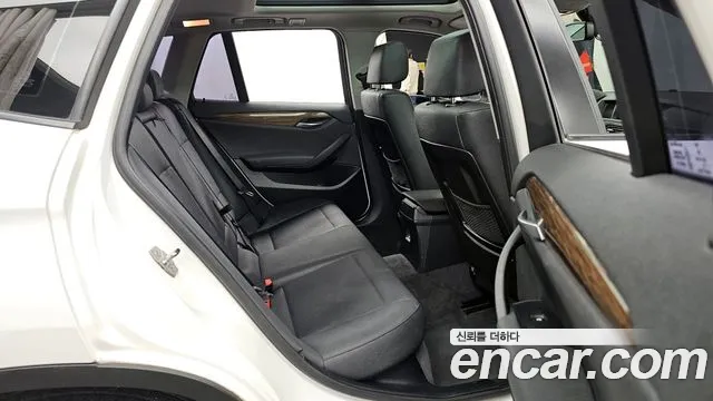 BMW X1 2015 — фото 12