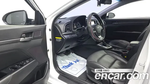 Hyundai AVANTE 2017 — фото 10