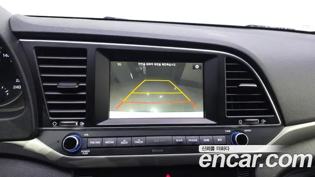 Hyundai AVANTE 2017 — фото 18