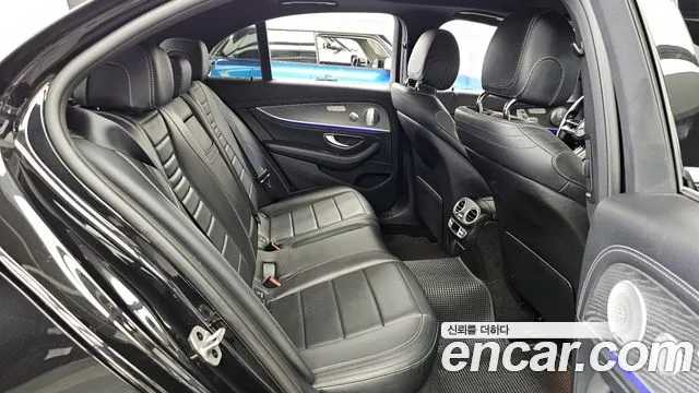Mercedes-Benz E-Class 2021 — фото 12