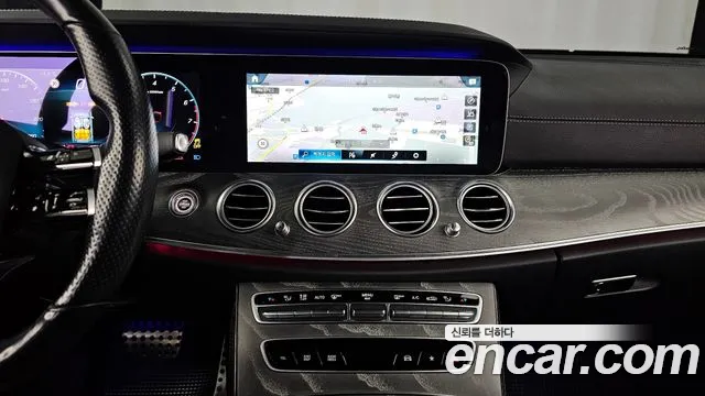Mercedes-Benz E-Class 2021 — фото 14