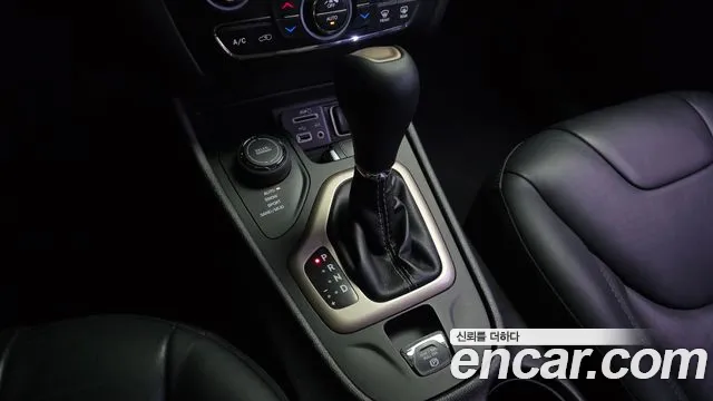 Jeep Cherokee 2017 — фото 9