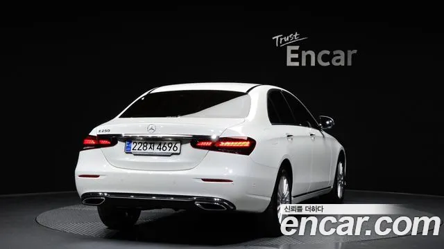 Mercedes-Benz E-Class 2023 — фото 2