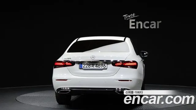 Mercedes-Benz E-Class 2023 — фото 4