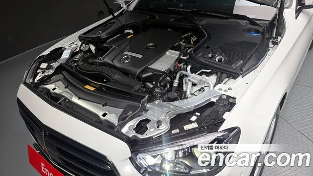 Mercedes-Benz E-Class 2023 — фото 6