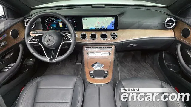 Mercedes-Benz E-Class 2023 — фото 7