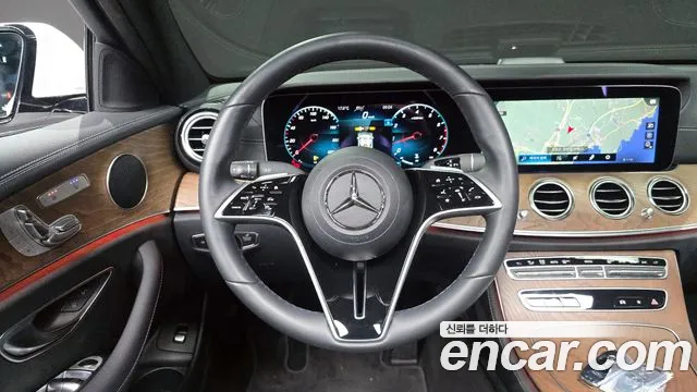 Mercedes-Benz E-Class 2023 — фото 13