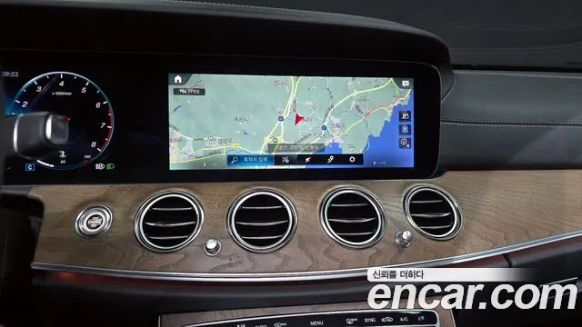 Mercedes-Benz E-Class 2023 — фото 15