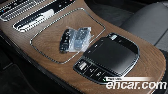 Mercedes-Benz E-Class 2023 — фото 18