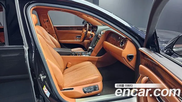 Bentley Flying Spur 2017 — фото 11