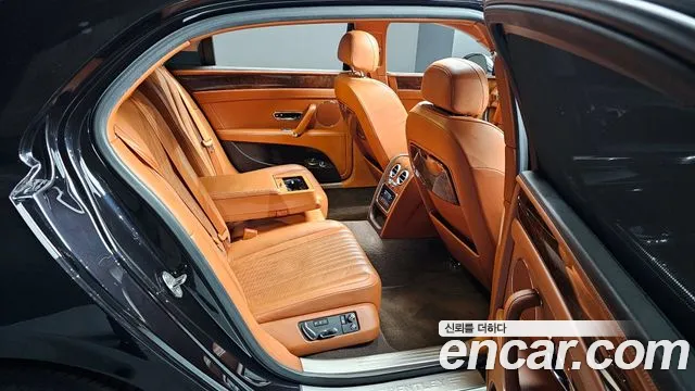 Bentley Flying Spur 2017 — фото 12