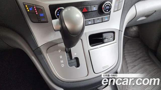 Hyundai Starex 2017 — фото 9