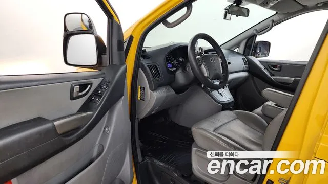 Hyundai Starex 2017 — фото 10