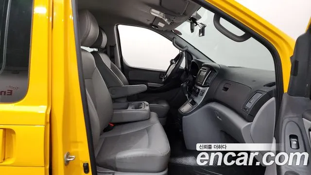 Hyundai Starex 2017 — фото 11