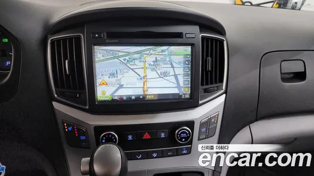 Hyundai Starex 2017 — фото 14