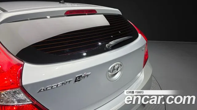 Hyundai Accent 2017 — фото 20