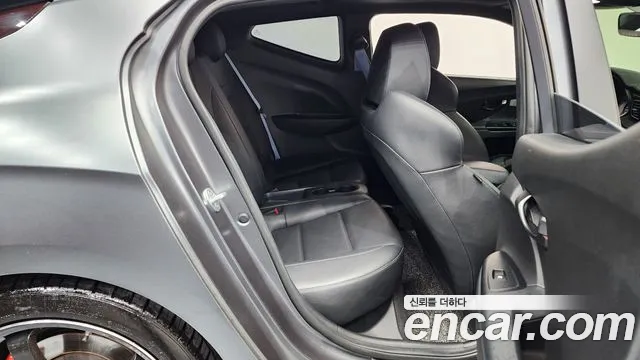 Hyundai Veloster 2020 — фото 12