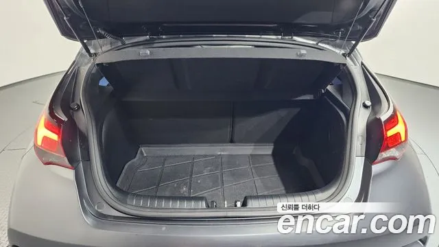 Hyundai Veloster 2020 — фото 20