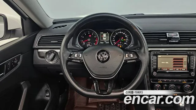 Volkswagen Passat 2018 — фото 13