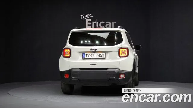 Jeep Renegade 2022 — фото 4