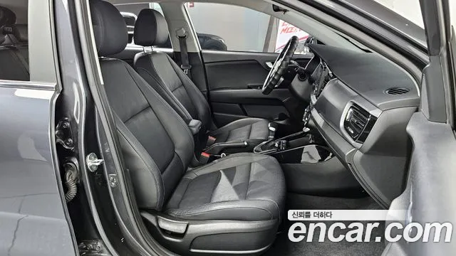 Kia Stonic 2019 — фото 10