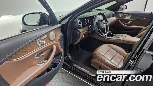 Mercedes-Benz E-Class 2023 — фото 10
