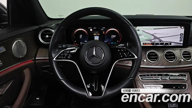 Mercedes-Benz E-Class 2023 — фото 13