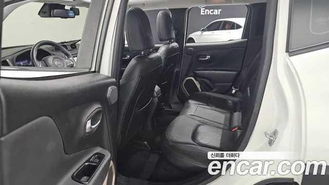 Jeep Renegade 2017 — фото 12
