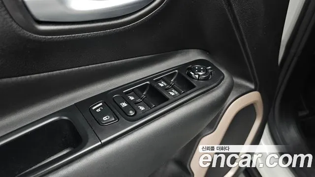 Jeep Renegade 2017 — фото 17