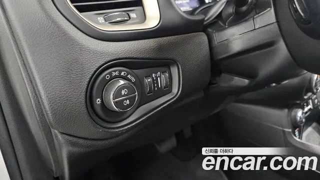 Jeep Renegade 2017 — фото 18
