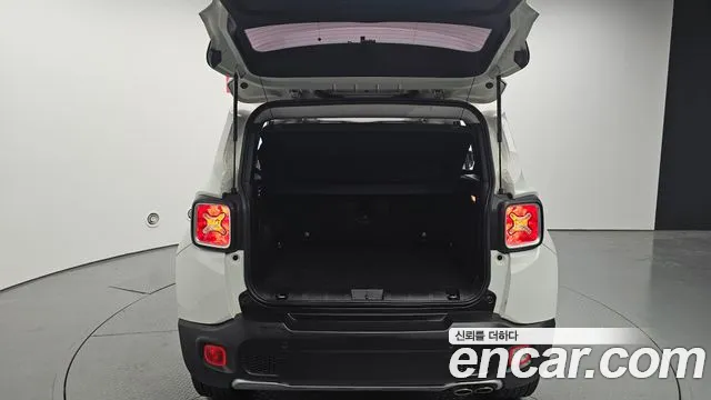 Jeep Renegade 2017 — фото 20