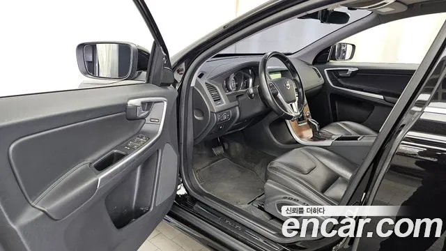 Volvo XC60 2017 — фото 10