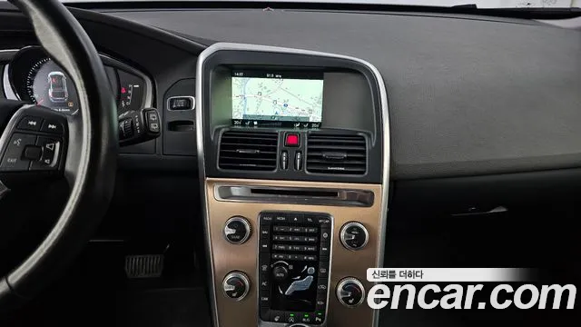 Volvo XC60 2017 — фото 14