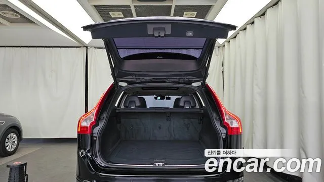 Volvo XC60 2017 — фото 20