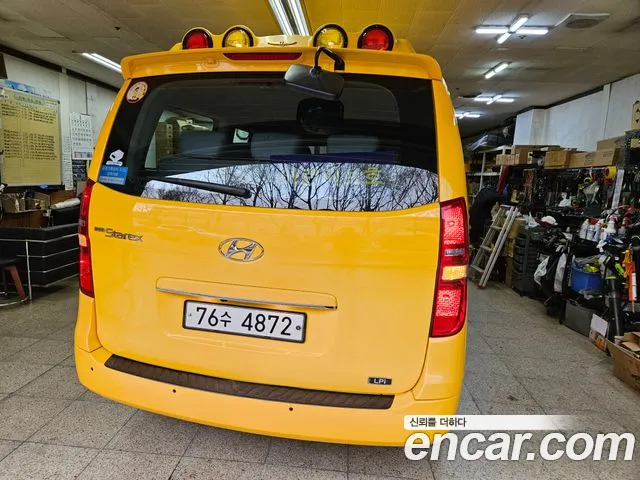 Hyundai Starex 2021 — фото 4