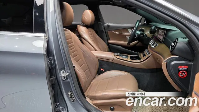 Mercedes-Benz E-Class 2021 — фото 11