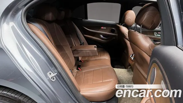 Mercedes-Benz E-Class 2021 — фото 12