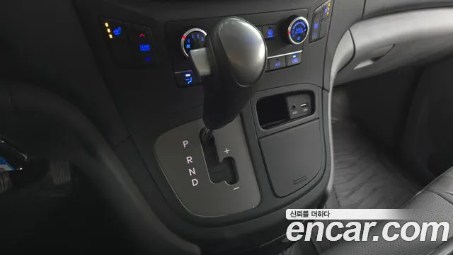 Hyundai Starex 2020 — фото 9