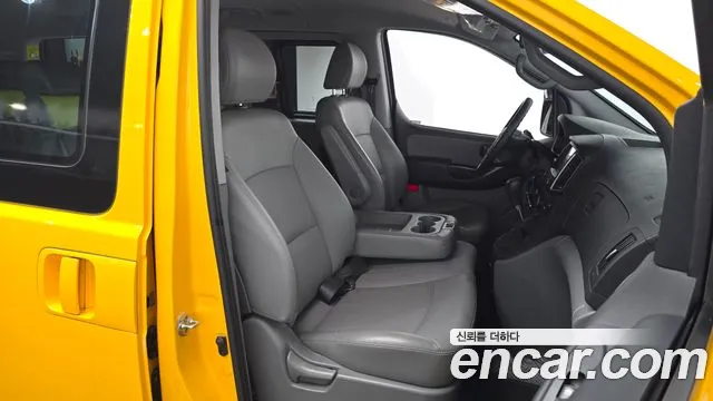 Hyundai Starex 2020 — фото 10
