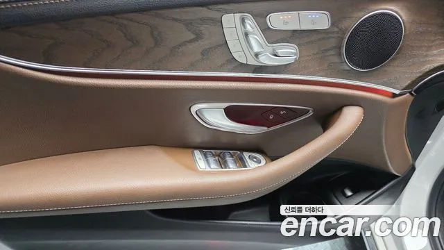 Mercedes-Benz E-Class 2021 — фото 14