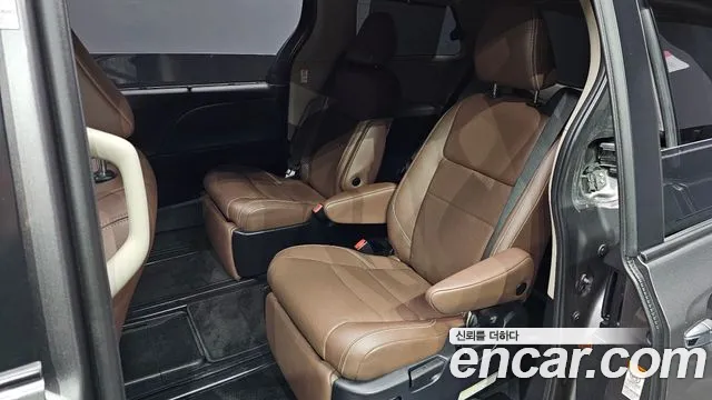 Toyota Sienna 2020 — фото 12