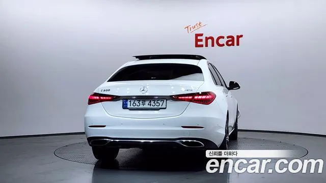 Mercedes-Benz C-Class 2023 — фото 4