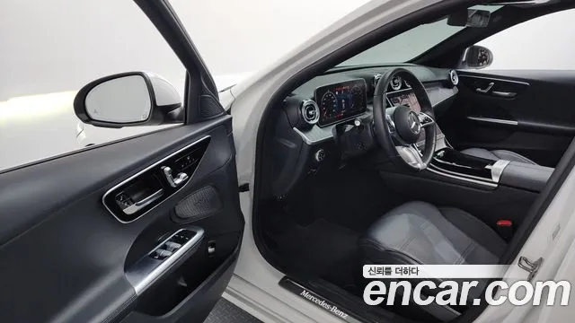 Mercedes-Benz C-Class 2023 — фото 10