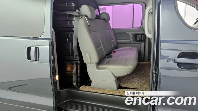 Hyundai Starex 2019 — фото 13