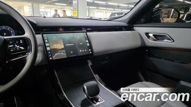 Land Rover Range Rover Velar 2024 — фото 10