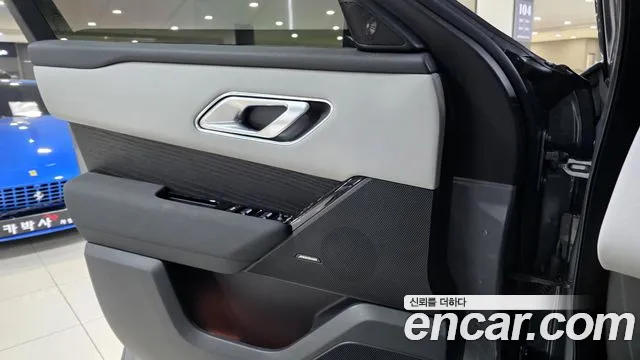 Land Rover Range Rover Velar 2024 — фото 16