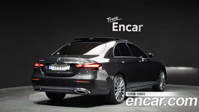 Mercedes-Benz E-Class 2023 — фото 2