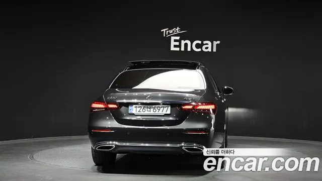 Mercedes-Benz E-Class 2023 — фото 4