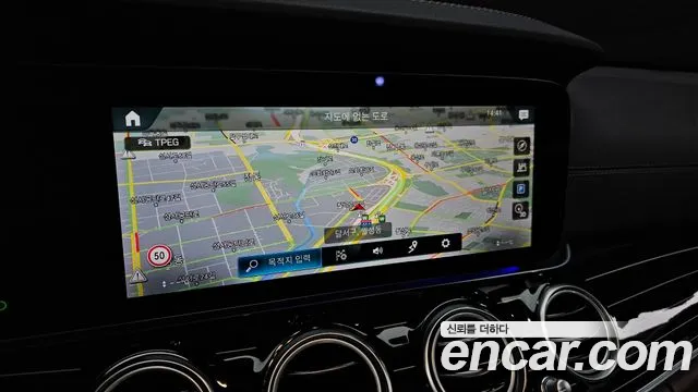 Mercedes-Benz E-Class 2023 — фото 14