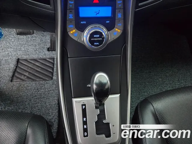 Hyundai AVANTE 2014 — фото 15